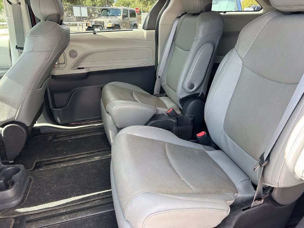 Used 2023 Toyota Sienna Limited AWD/4WD image 17