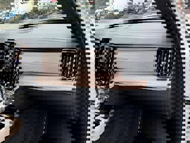 Used 2025 Volvo XC90 B6 Plus image 17