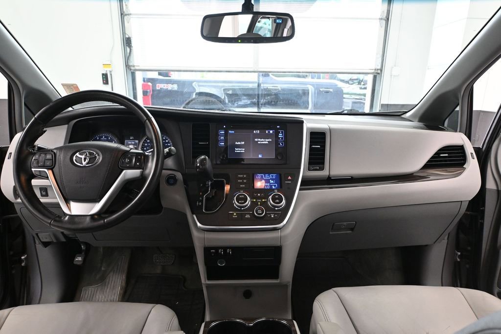 Used 2015 Toyota Sienna XLE AWD/4WD image 25