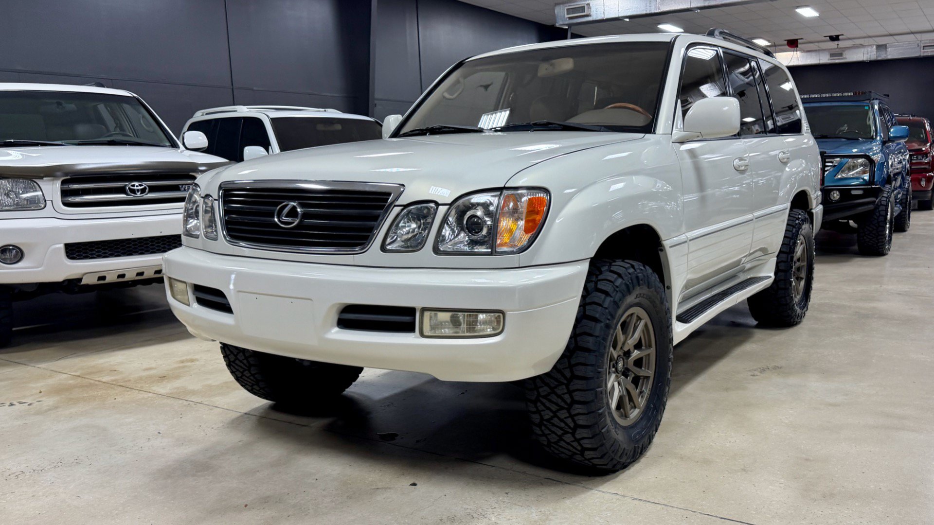 Used 2000 Lexus LX 470 4WD image 6