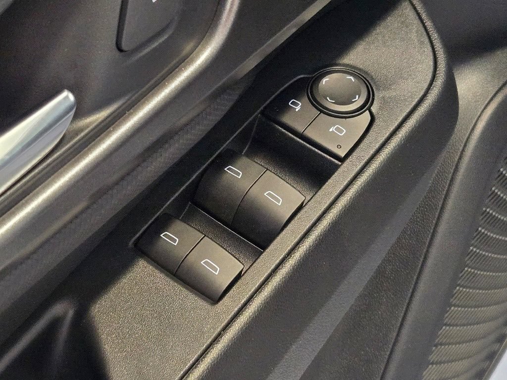 New 2026 Chevrolet Equinox EV LT FWD image 18