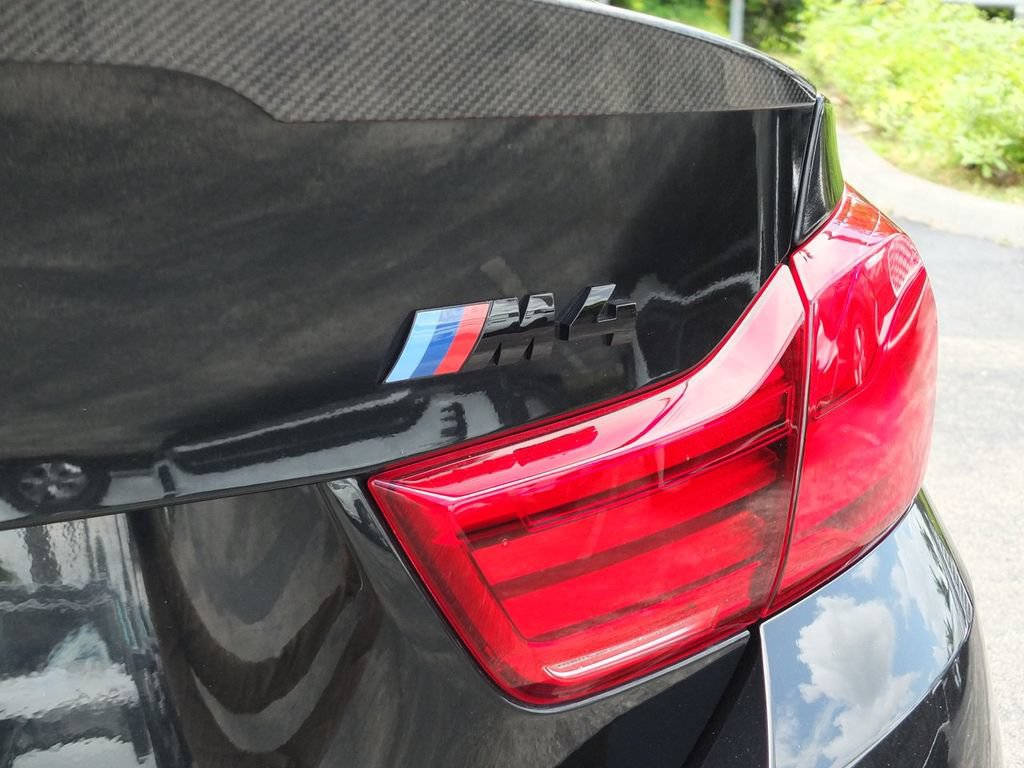 Used 2018 BMW M4 Coupe w/ Competition Package RWD image 11