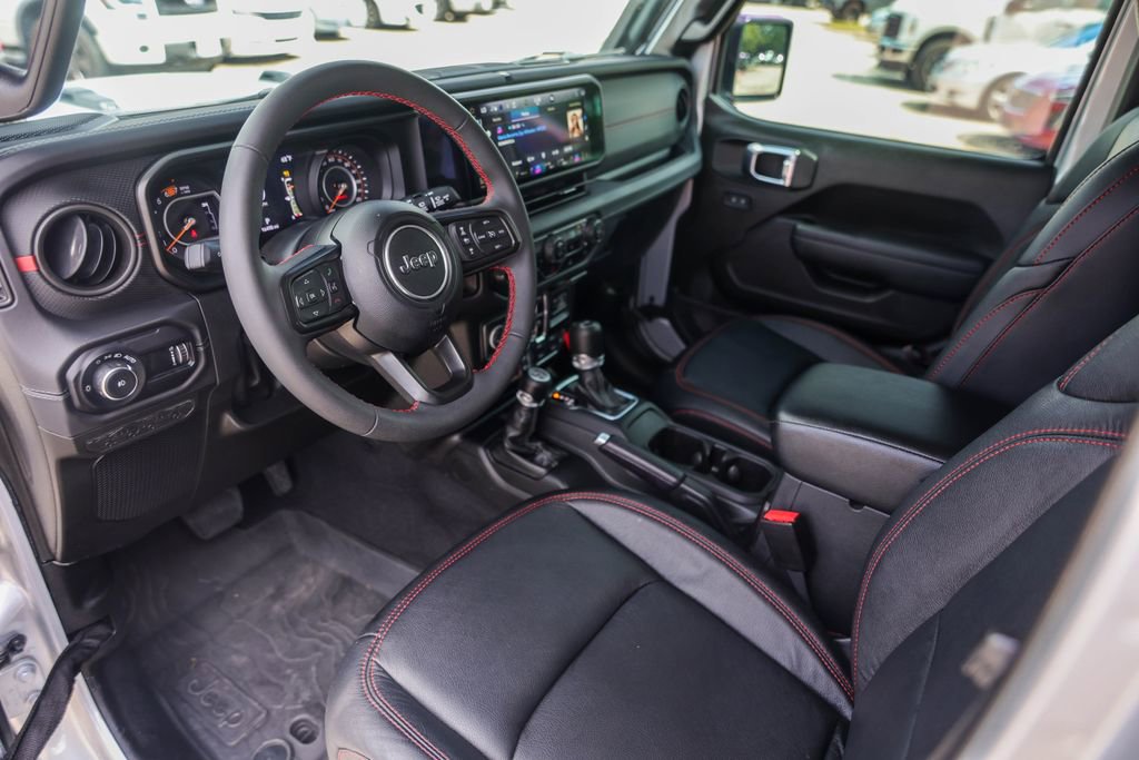 Used 2024 Jeep Wrangler Unlimited Rubicon w/ Convenience Group AWD/4WD image 10