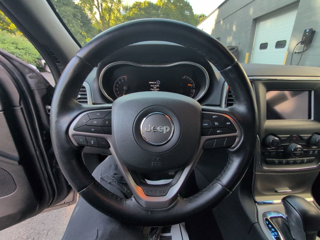 Used 2021 Jeep Grand Cherokee Laredo image 21