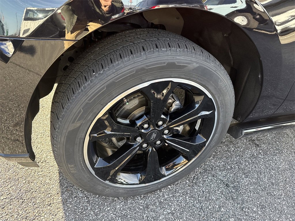 Used 2023 Ford Expedition Limited image 11