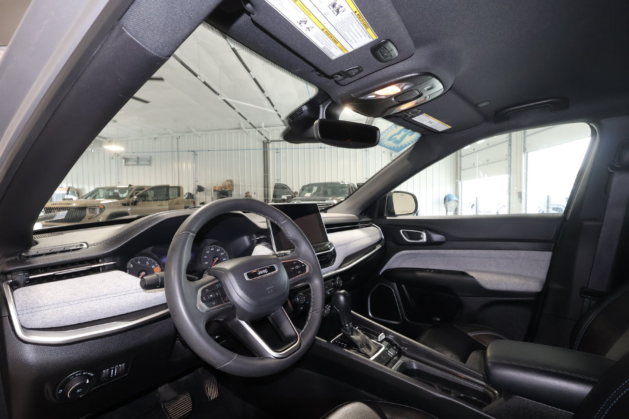 Used 2023 Jeep Compass Latitude w/ Convenience Group AWD/4WD image 9