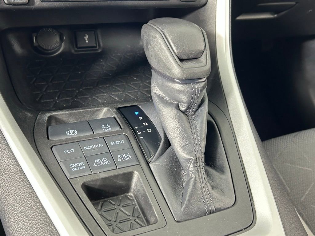 Used 2021 Toyota RAV4 XLE image 22