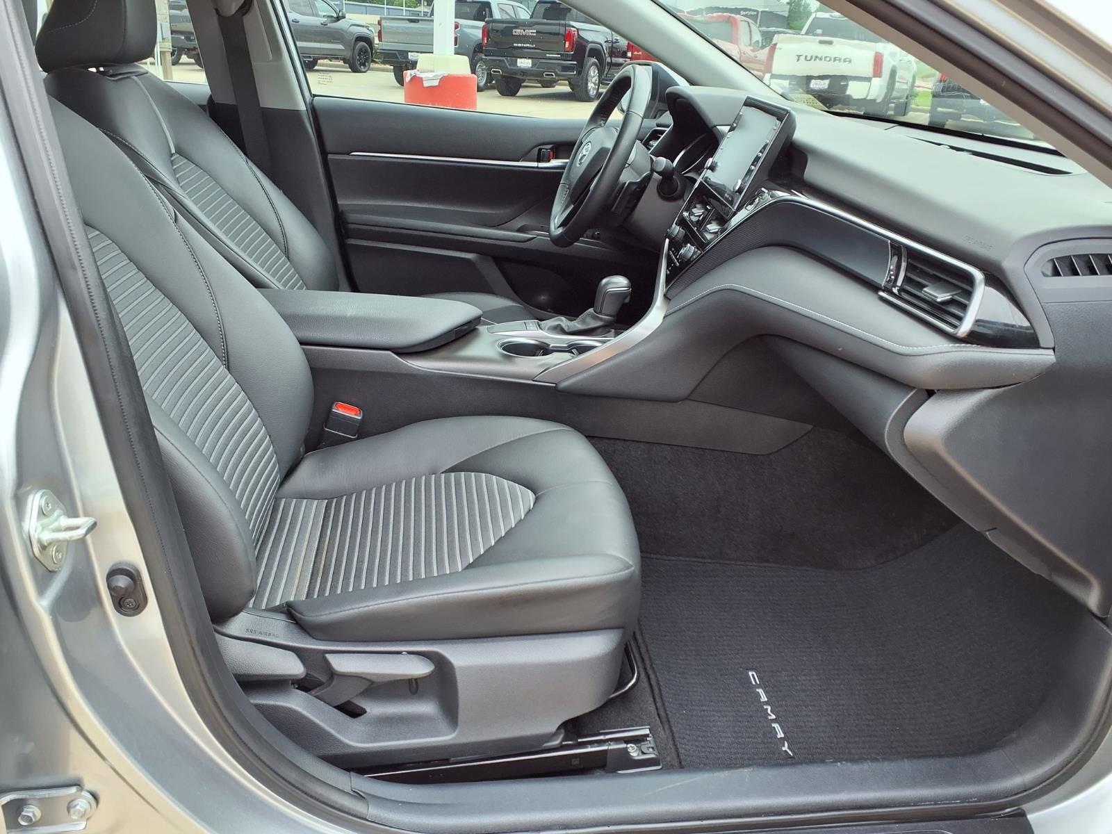Used 2022 Toyota Camry SE w/ Audio Upgrade Package FWD image 18