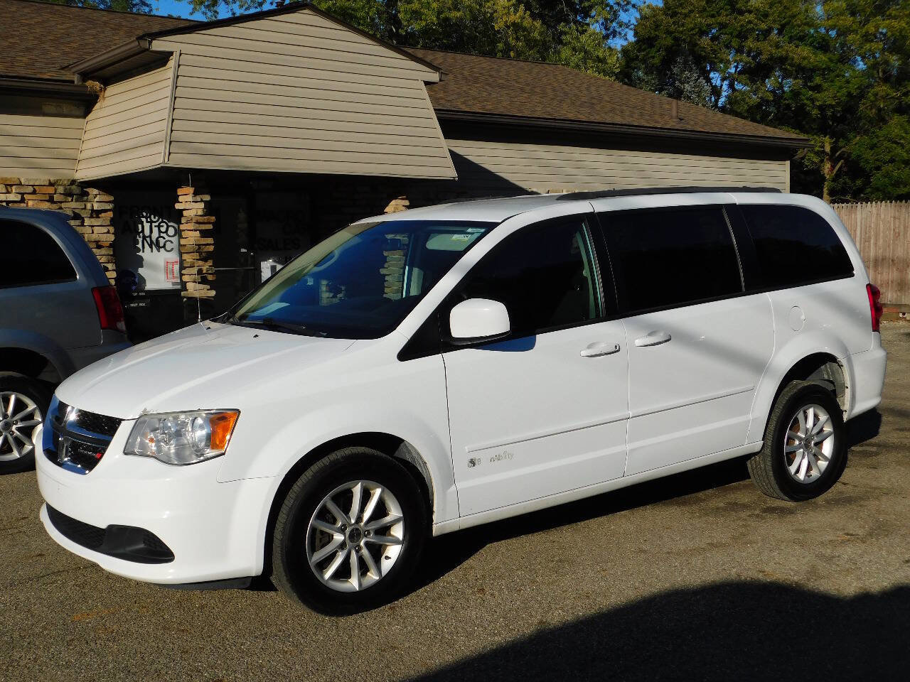 Used 2016 Dodge Grand Caravan SXT image 12