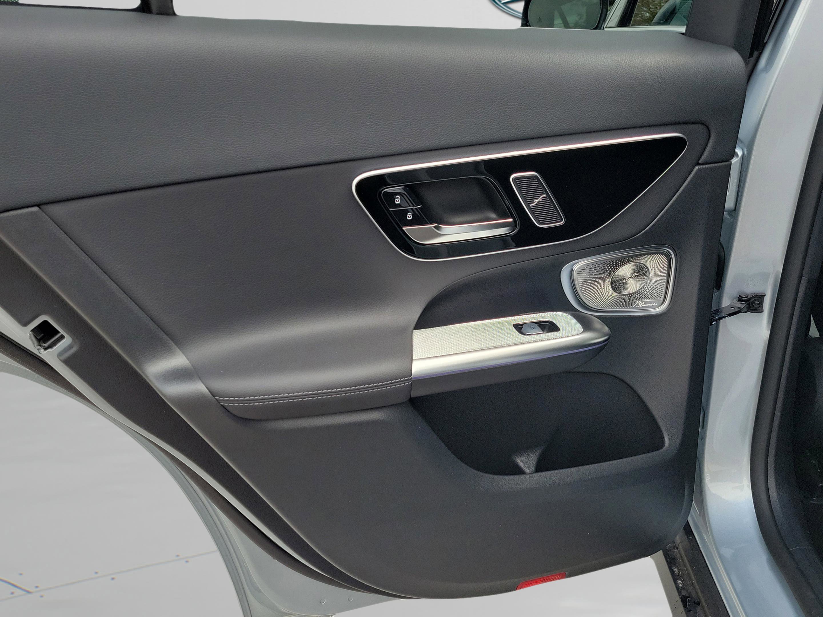 Used 2026 Mercedes-Benz GLC 300 image 29