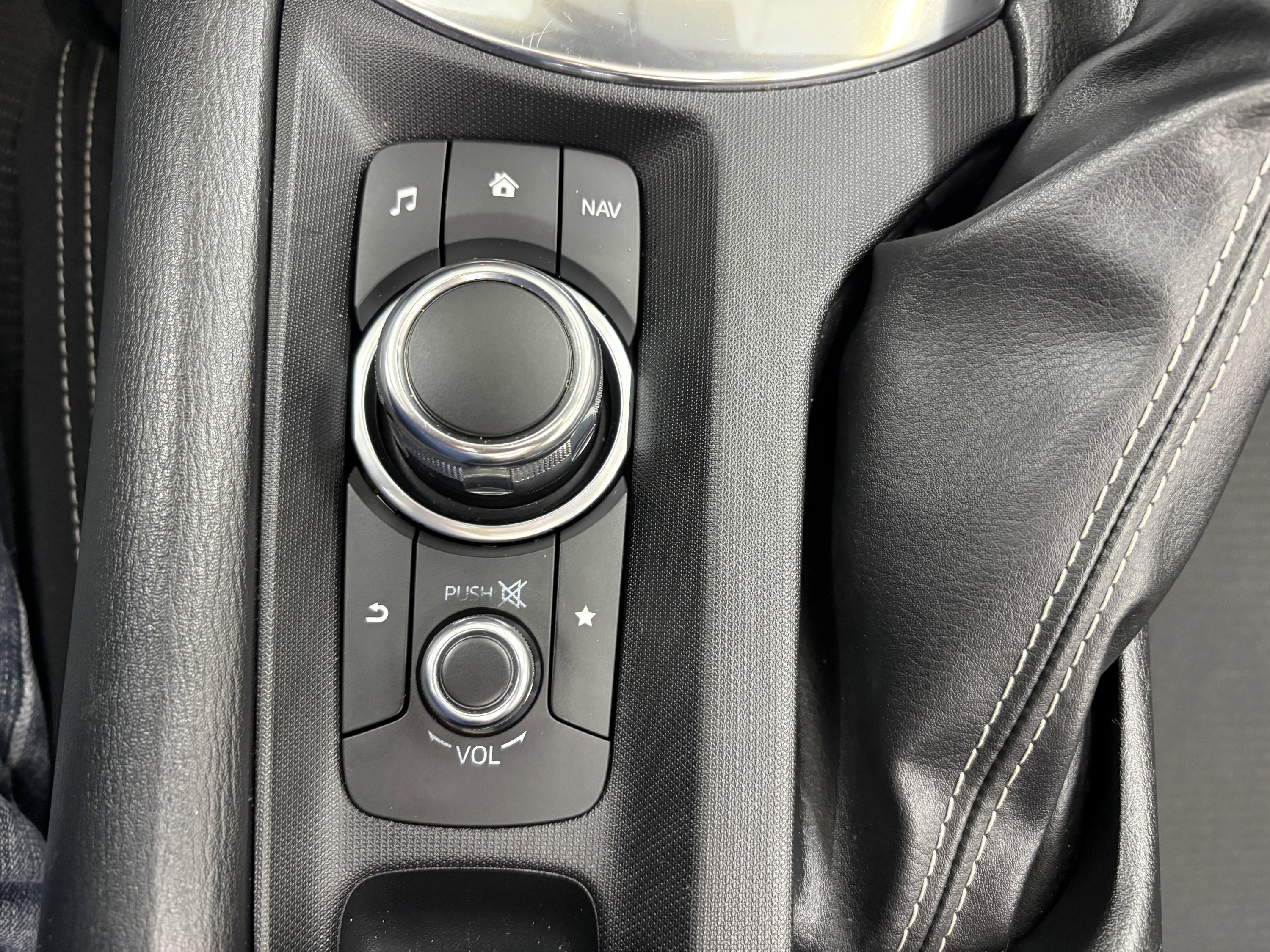 Used 2018 FIAT 124 Spider Classica w/ Technology Group image 23