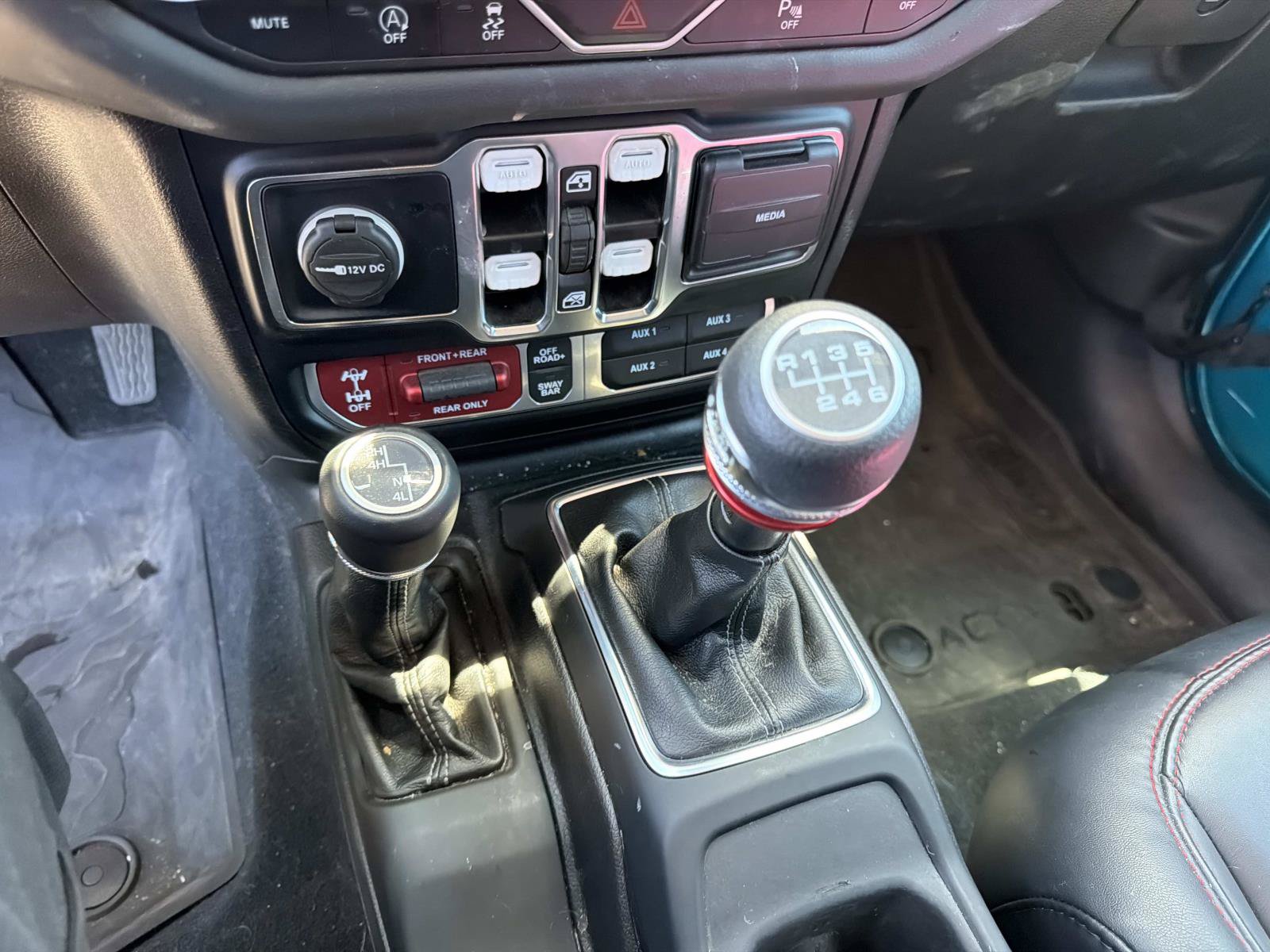 Used 2024 Jeep Wrangler Unlimited Rubicon AWD/4WD image 23
