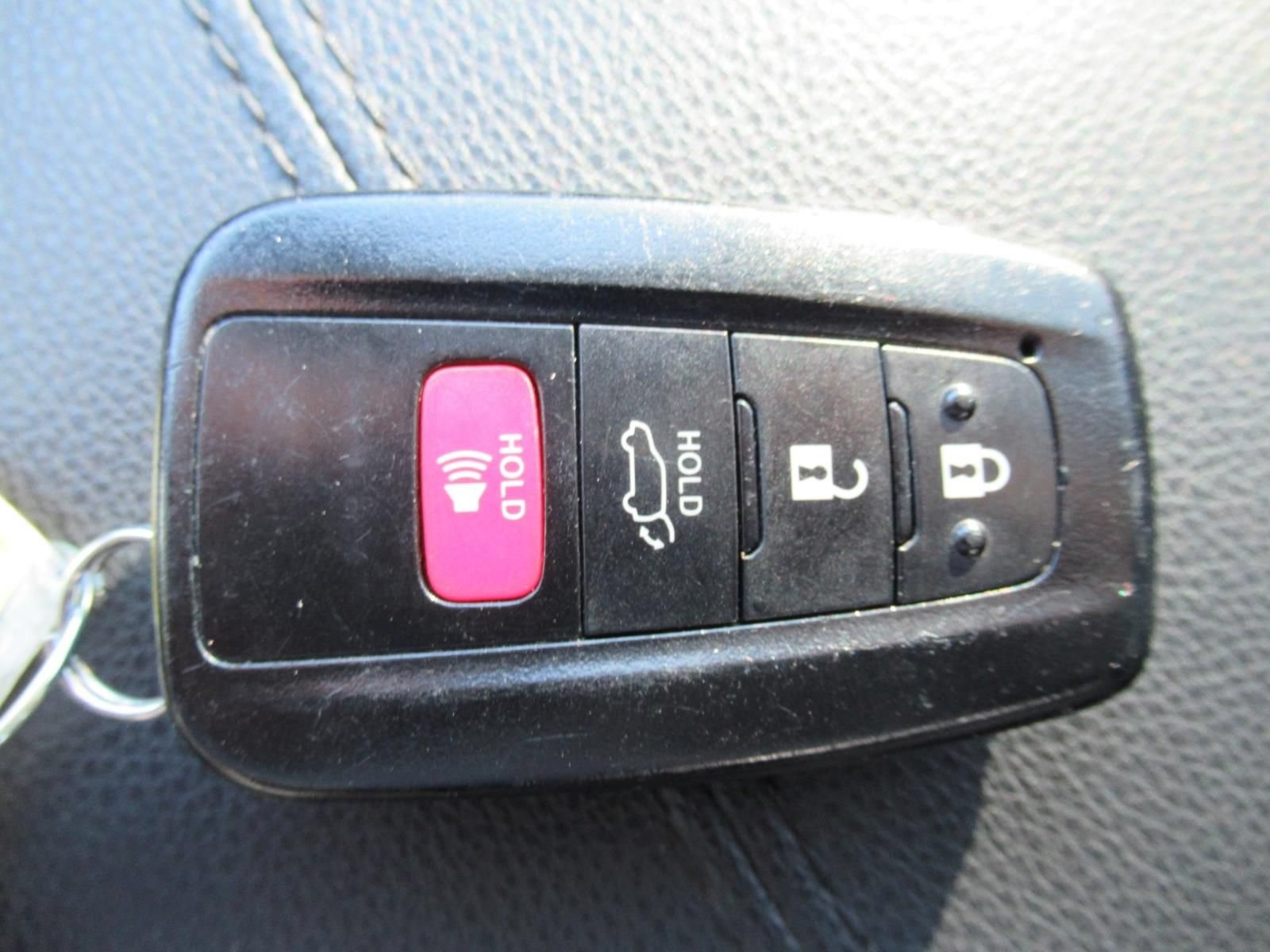 Used 2019 Toyota RAV4 Limited AWD/4WD image 34
