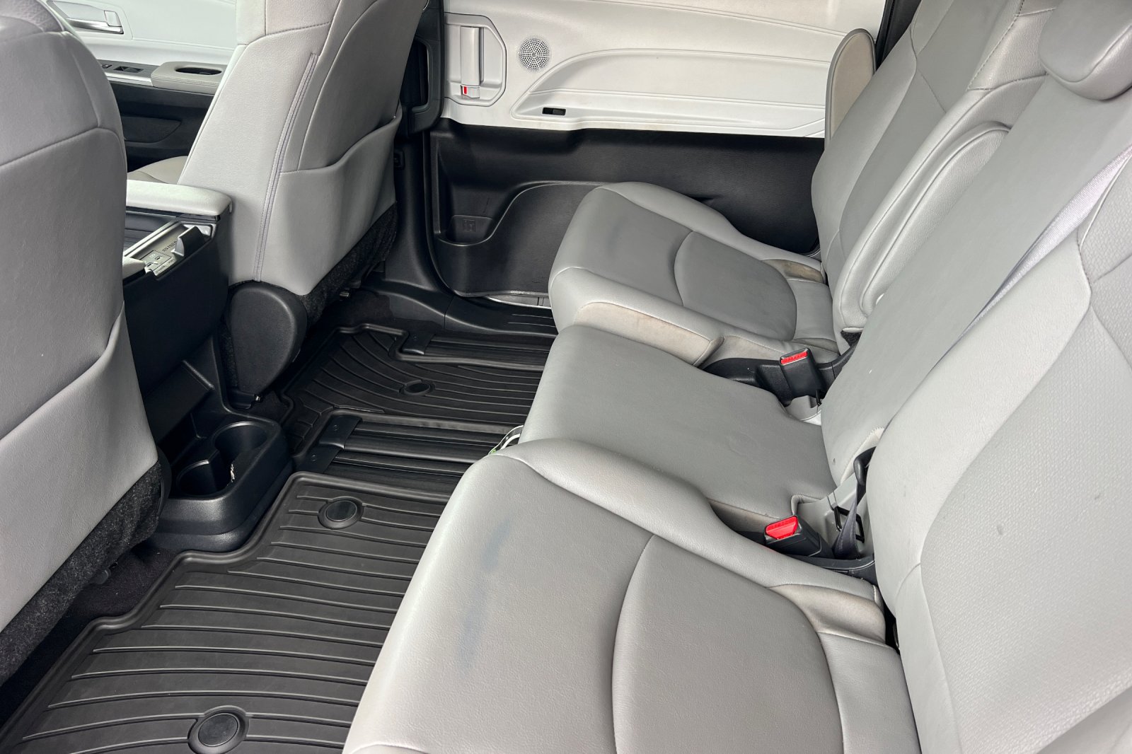 Certified 2025 Toyota Sienna XLE FWD image 12
