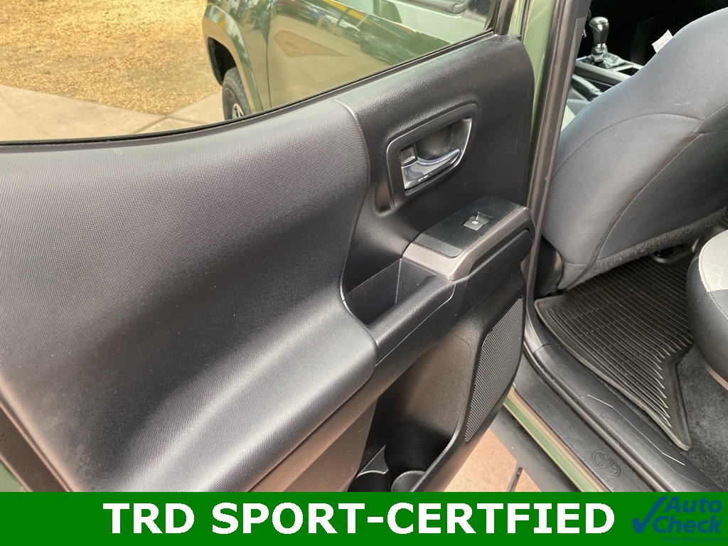 Used 2021 Toyota Tacoma TRD Sport w/ Technology Package image 17