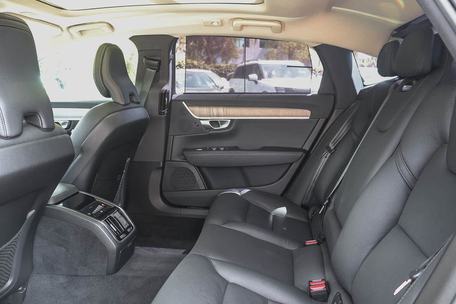 Used 2023 Volvo S90 B6 Plus AWD/4WD image 21