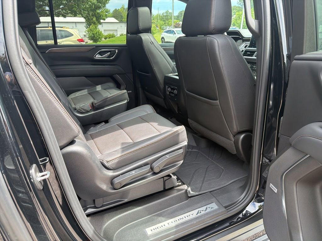 Used 2023 Chevrolet Suburban High Country AWD/4WD image 23