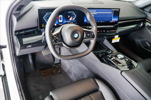 Used 2025 BMW 530i xDrive image 10
