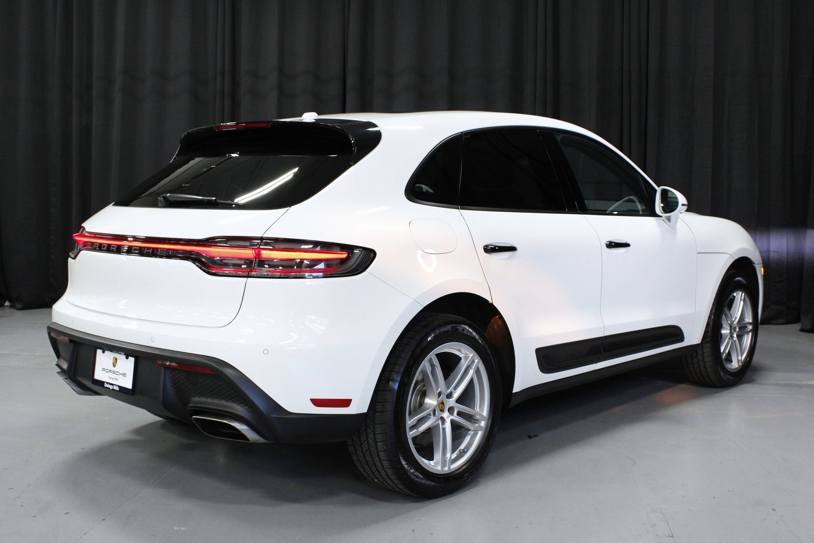 Certified 2025 Porsche Macan image 7