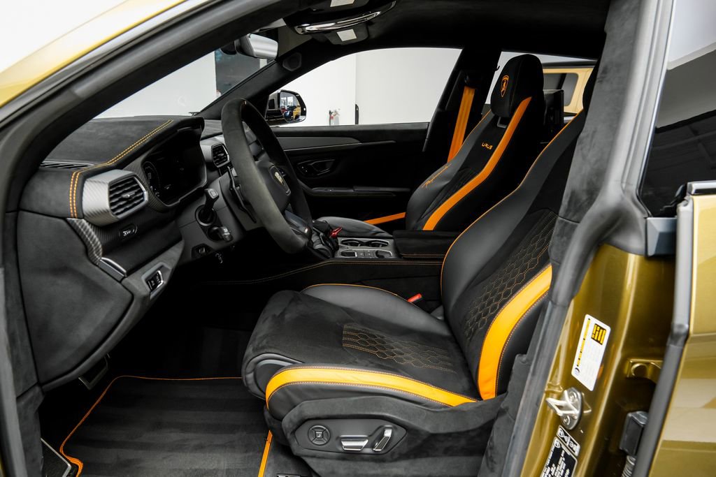 Used 2023 Lamborghini Urus Performante AWD/4WD image 8