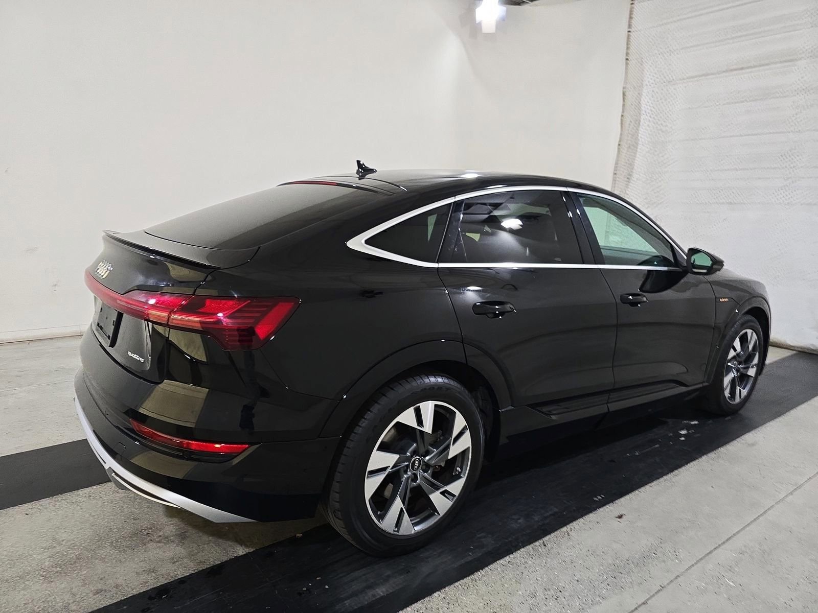 Used 2022 Audi e-tron Premium AWD/4WD image 6