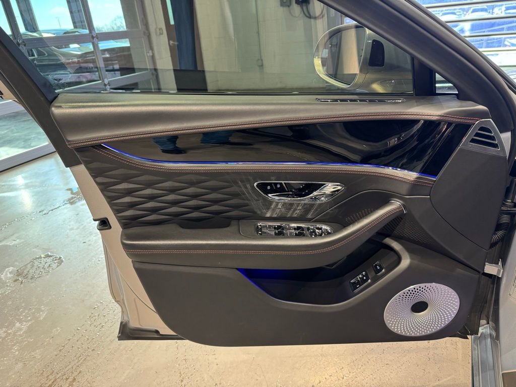 Used 2022 Bentley Flying Spur V8 image 17