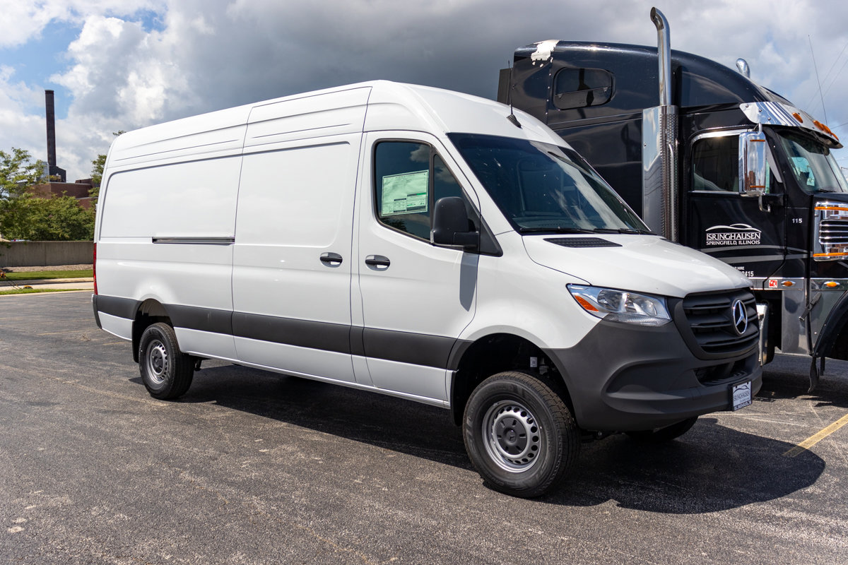 Used 2024 Mercedes-Benz Sprinter 2500 image 2