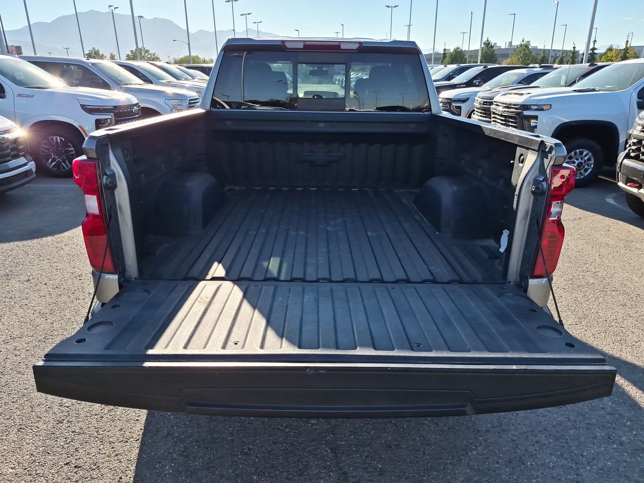 Used 2022 Chevrolet Silverado 1500 LT AWD/4WD image 28