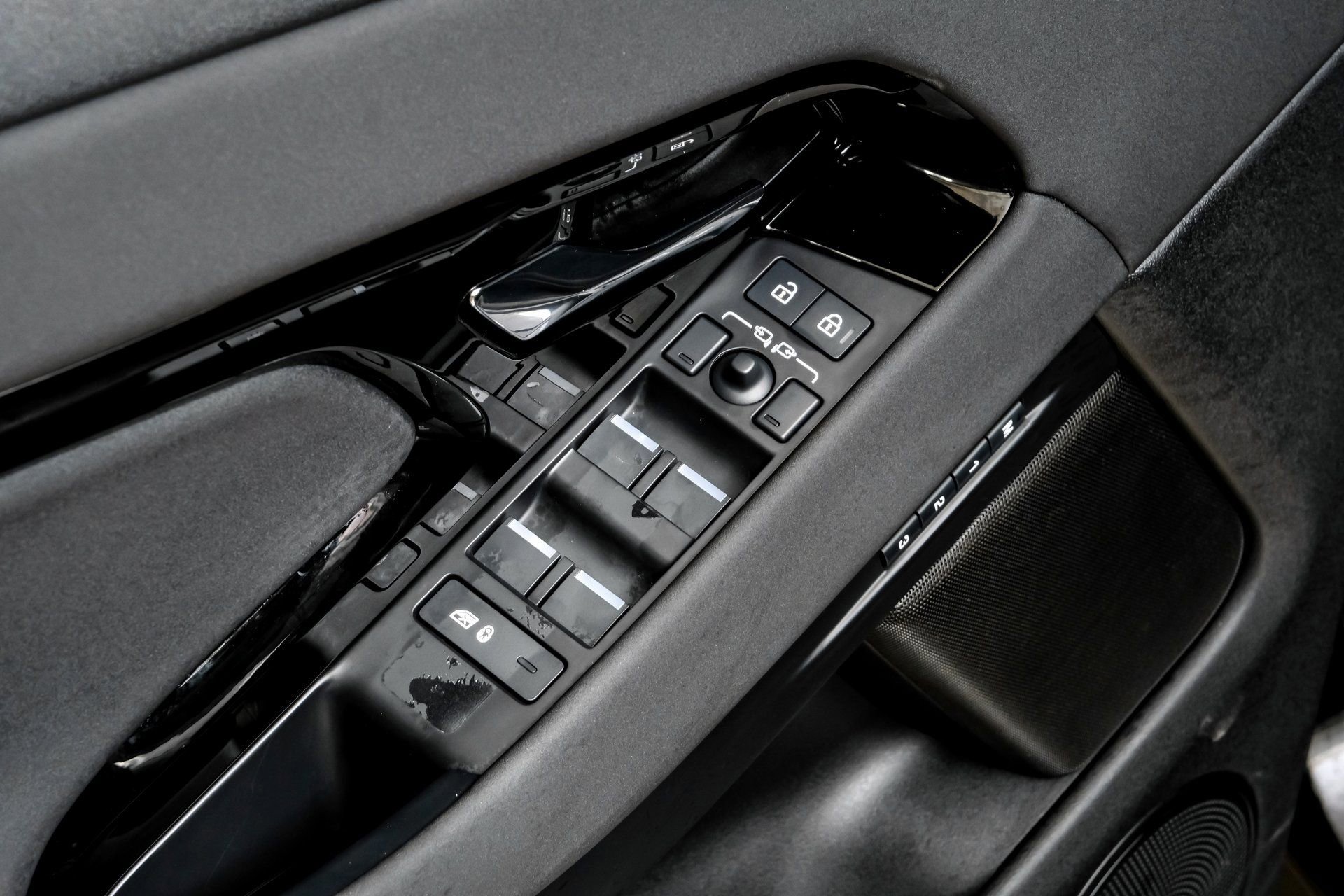 Used 2024 Land Rover Range Rover Evoque S image 41