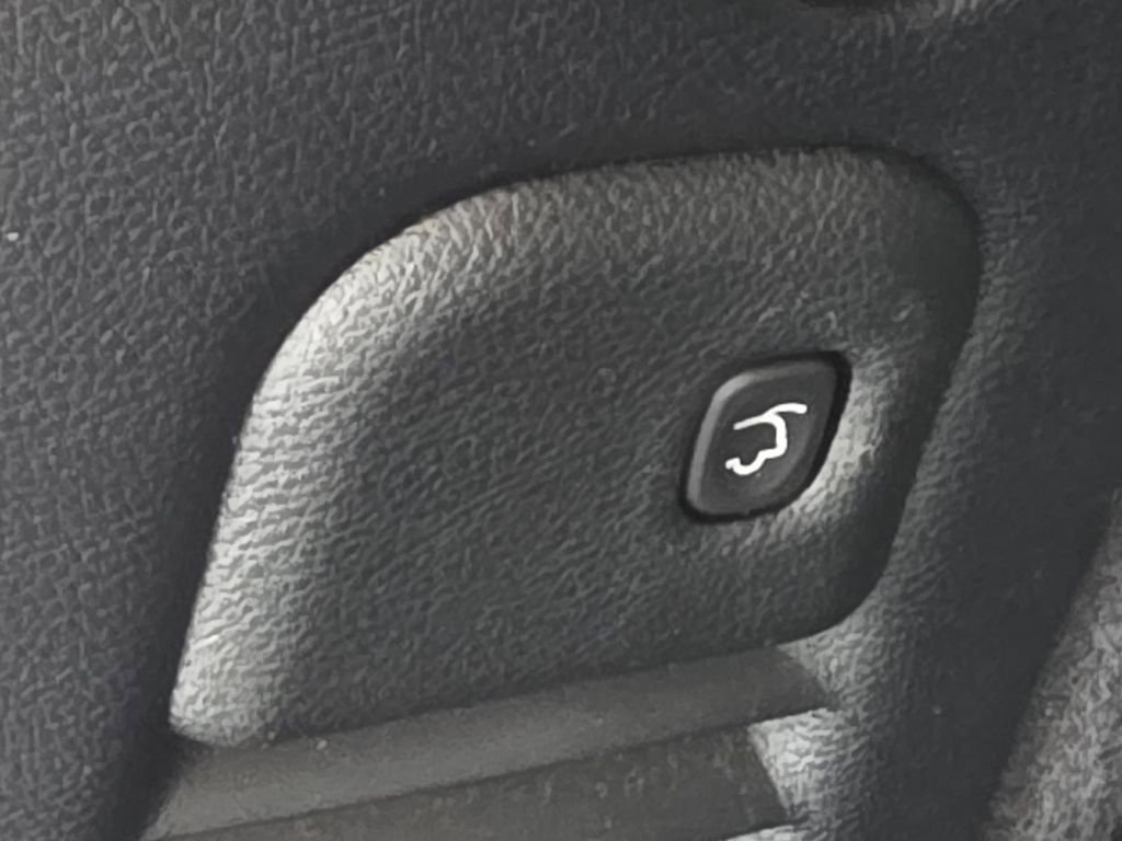 Used 2018 Dodge Durango SRT w/ SRT Interior Appearance Group AWD/4WD image 19