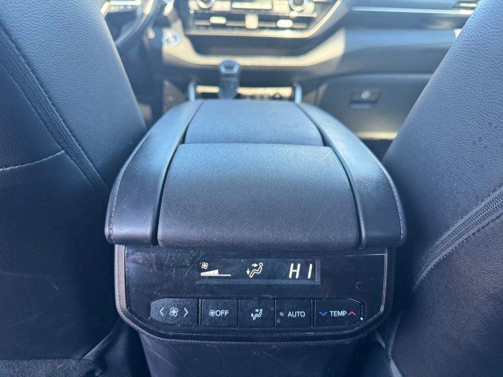 Used 2022 Toyota Highlander XSE image 12