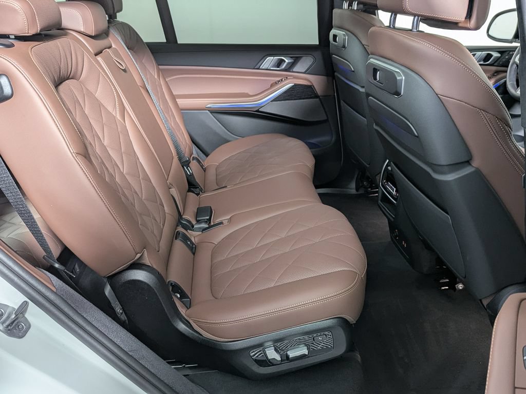 Used 2026 BMW X7 xDrive40i w/ M Sport Package AWD/4WD image 44