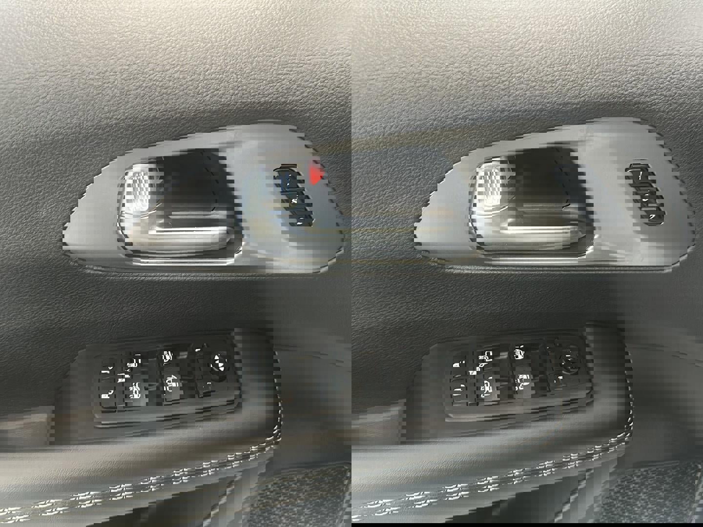 New 2026 Chrysler Pacifica Select image 4