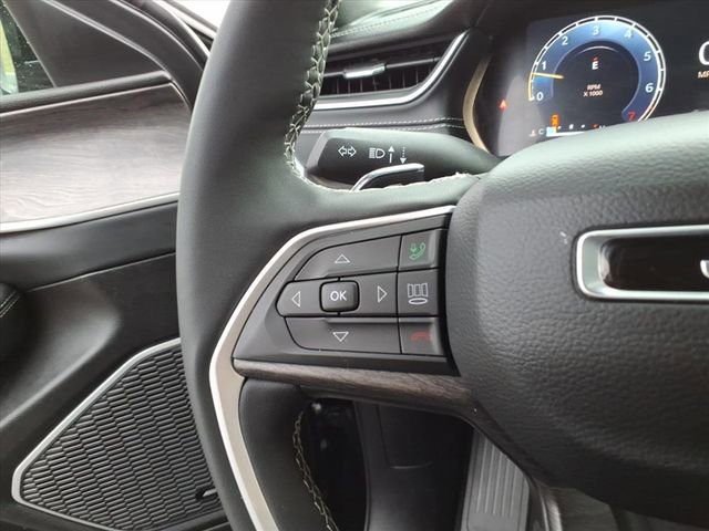 Used 2024 Jeep Grand Cherokee L Limited w/ Luxury Tech Group II image 18