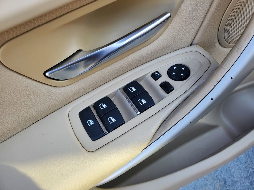 Used 2016 BMW 320i Sedan image 14