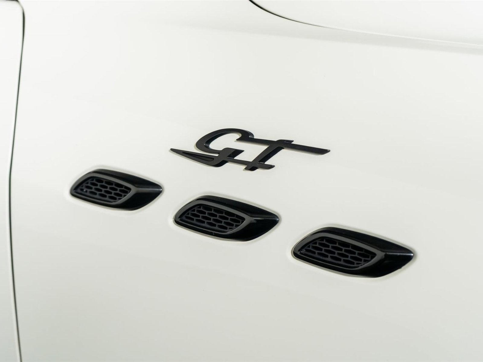 Used 2023 Maserati Levante GT image 23