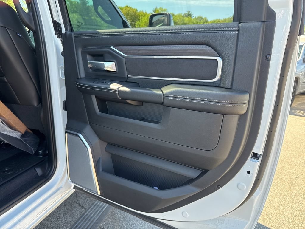 New 2026 RAM 2500 Laramie AWD/4WD image 27