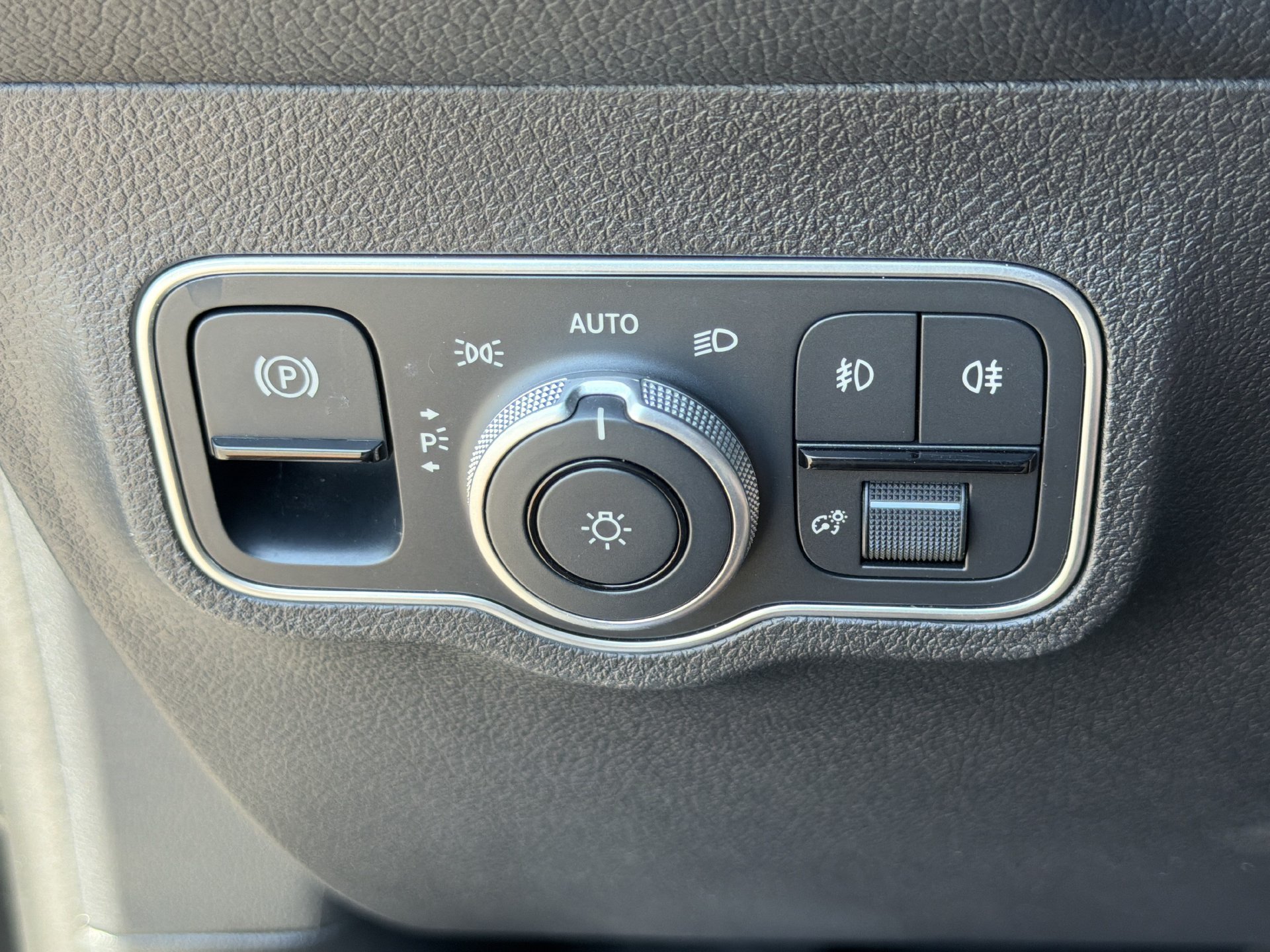 Used 2025 Mercedes-Benz GLB 250 image 16