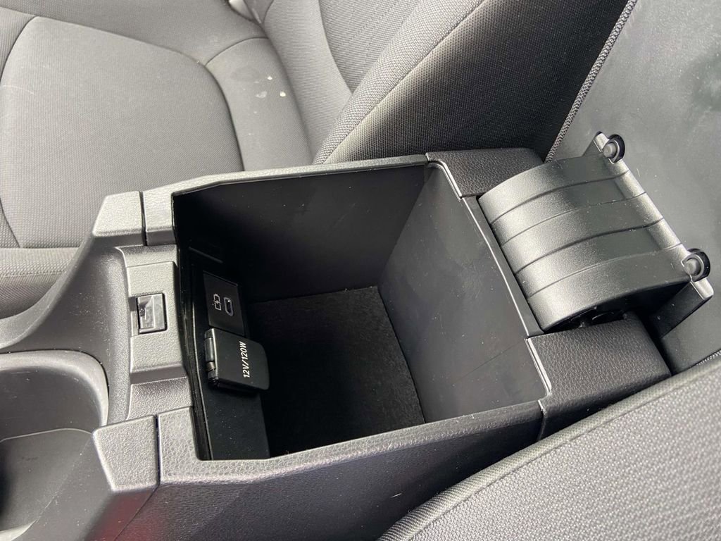 Used 2025 Toyota Corolla Cross LE image 26