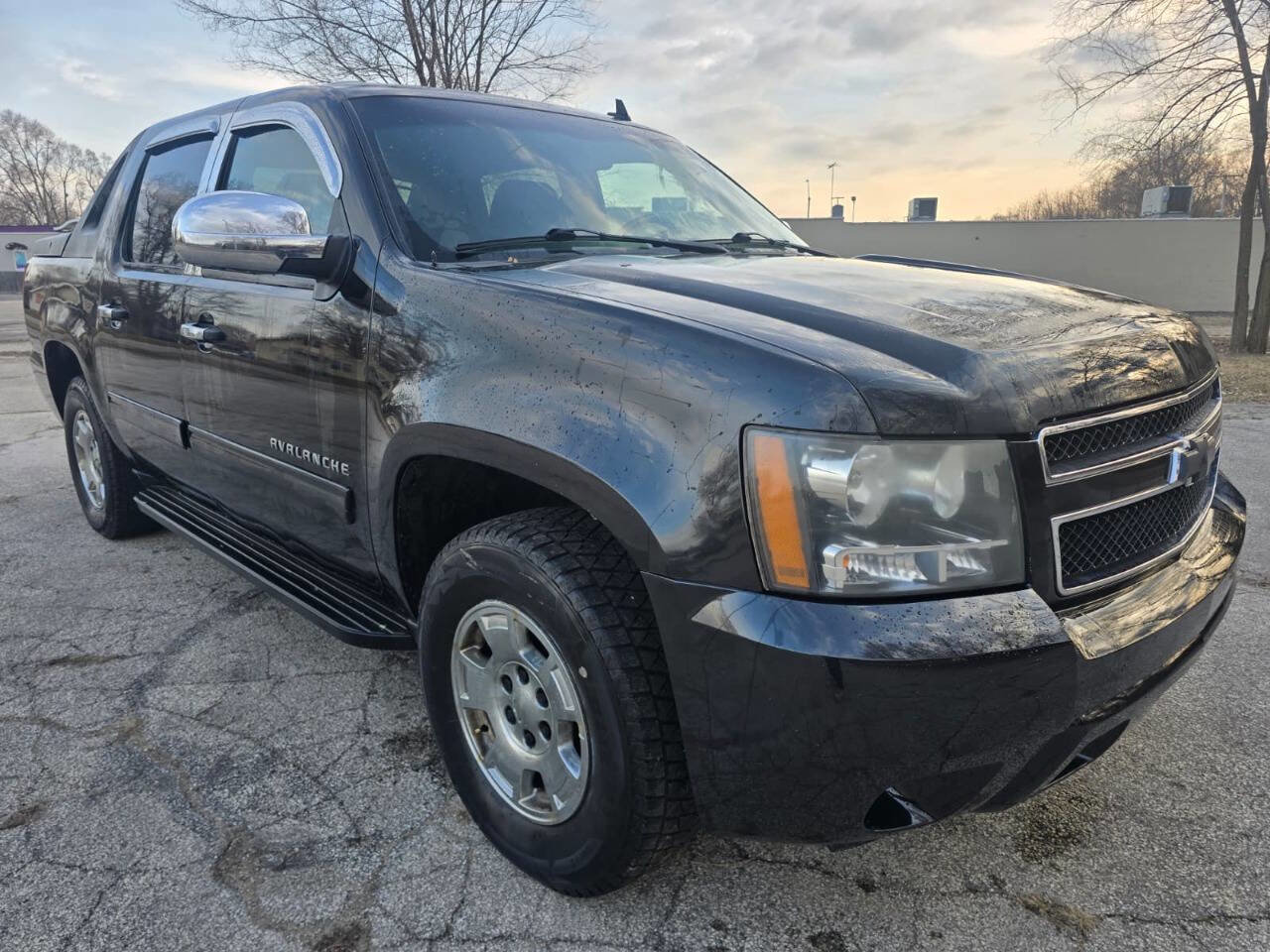 Used 2010 Chevrolet Avalanche LS AWD/4WD image 3