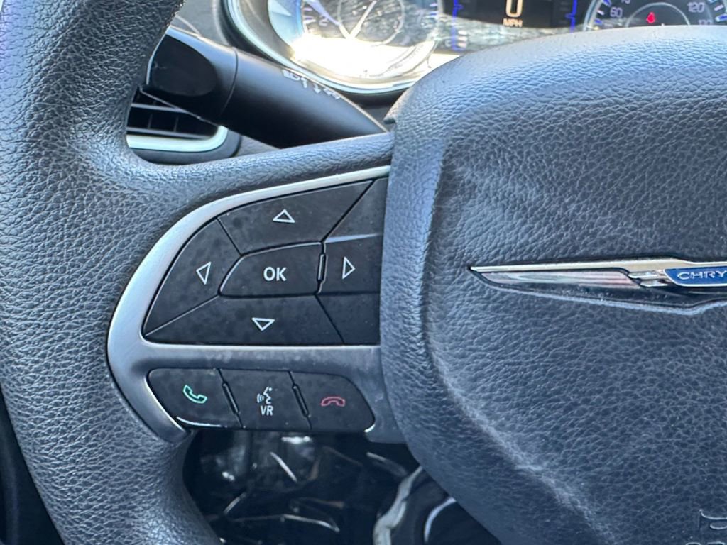 Used 2016 Chrysler 200 Limited image 17