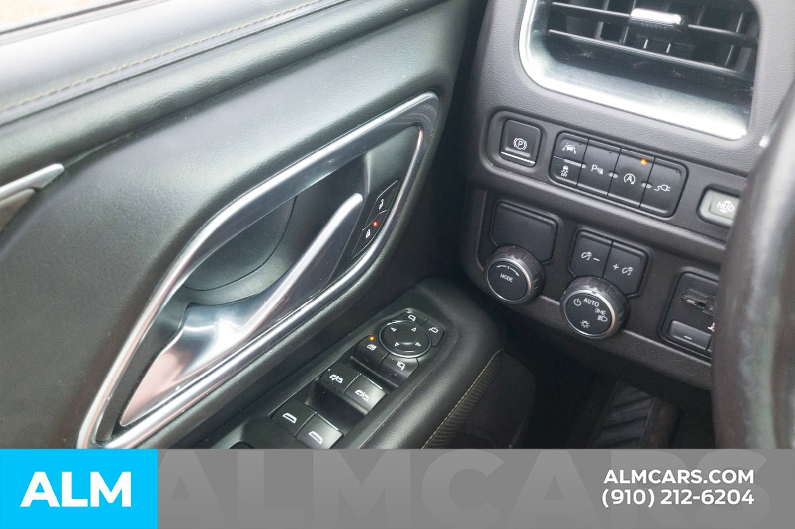 Used 2021 Chevrolet Suburban Premier w/ Premium Package RWD image 15
