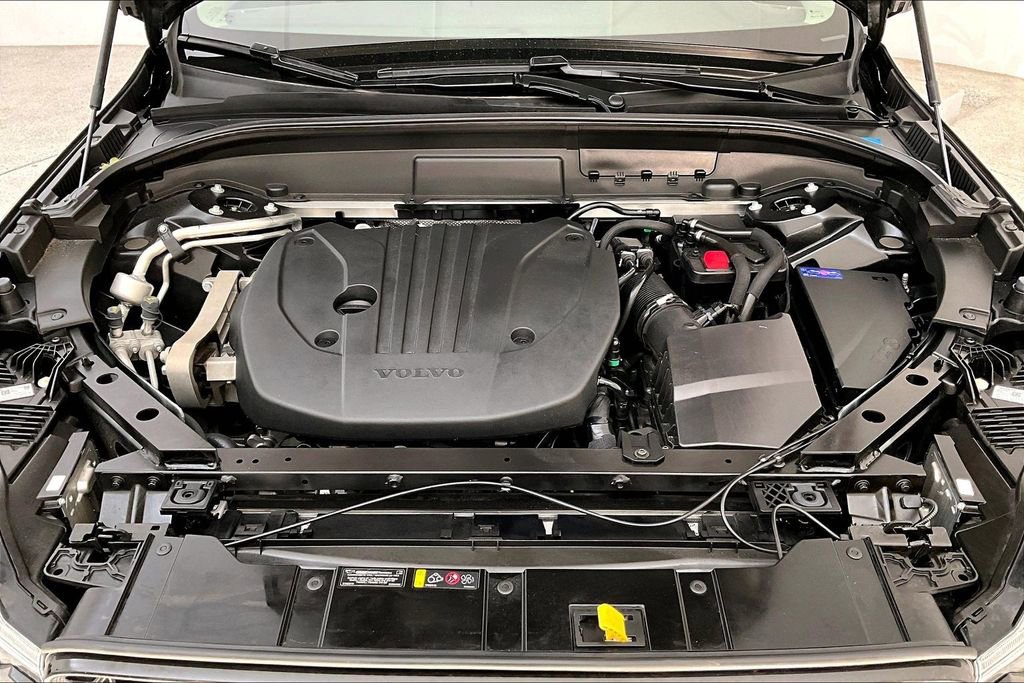Used 2025 Volvo XC60 B5 Plus w/ Protection Package Premier image 12