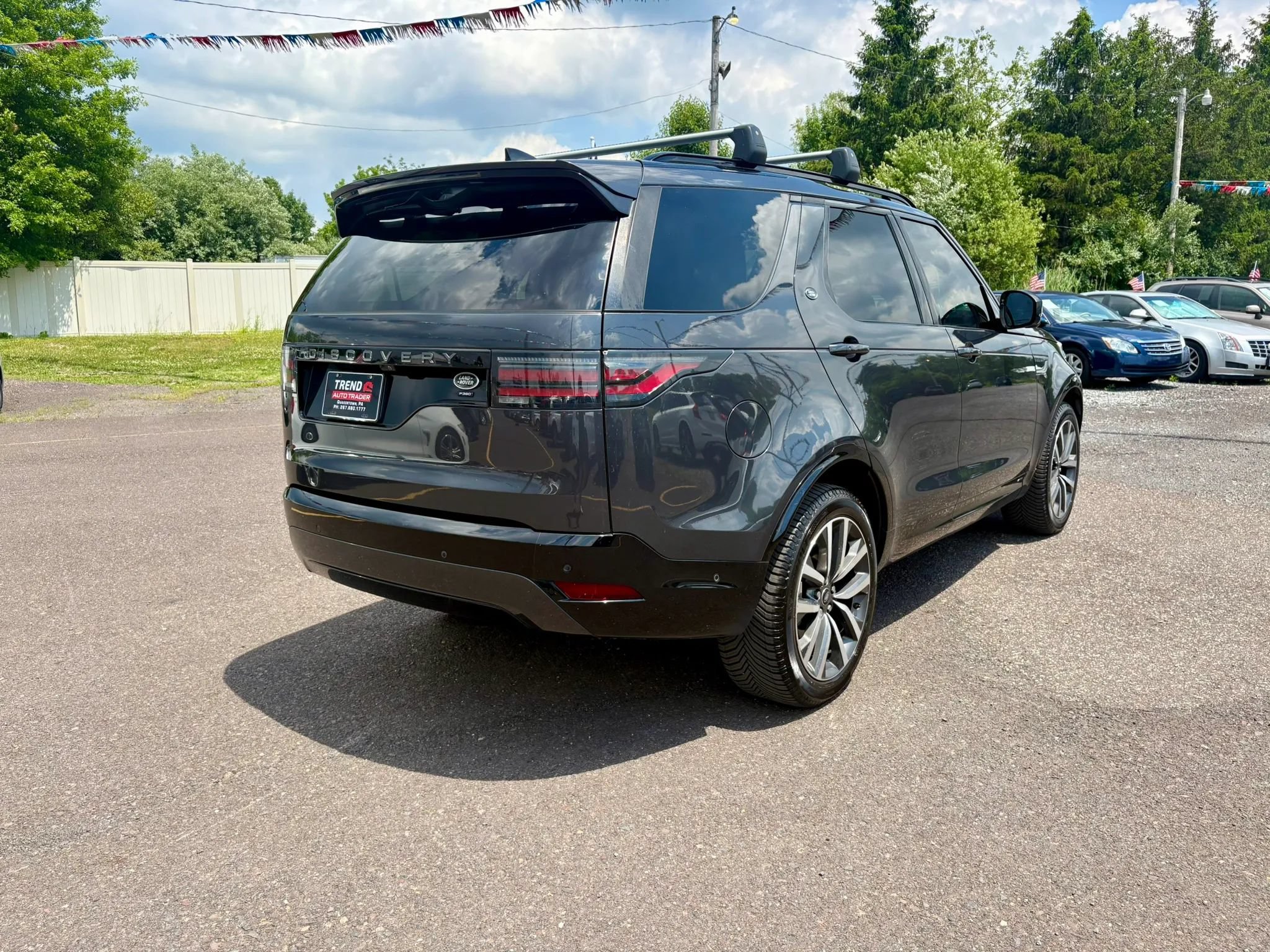 Used 2022 Land Rover Discovery S R-Dynamic AWD/4WD image 5