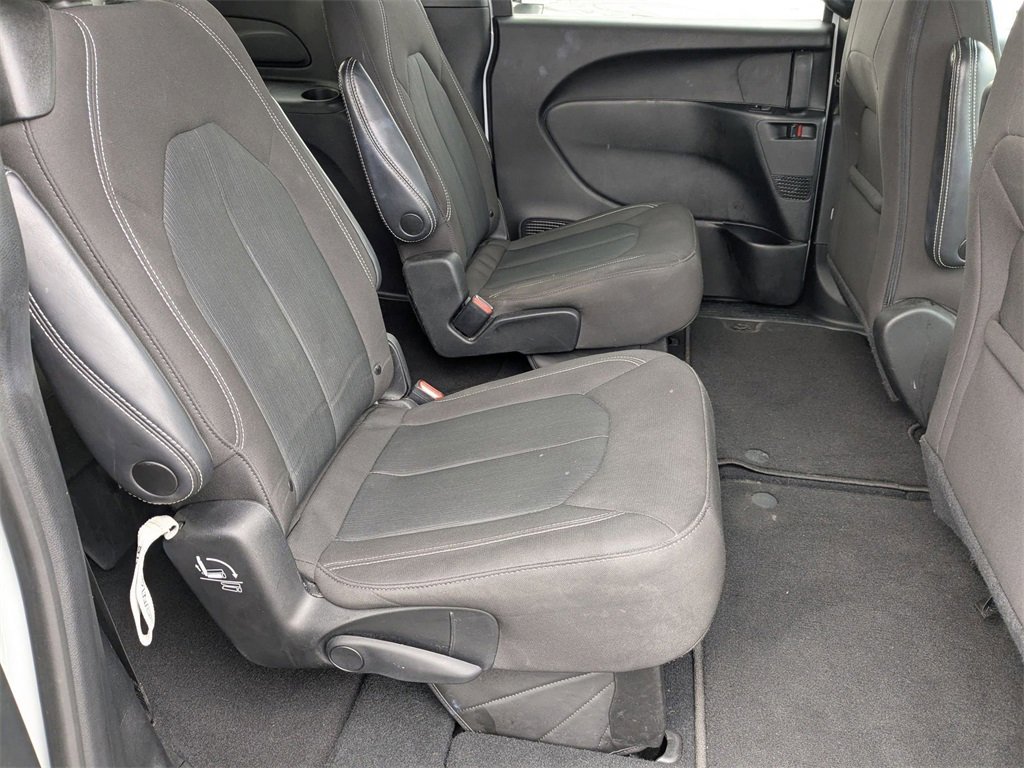 Used 2023 Chrysler Pacifica Touring image 37