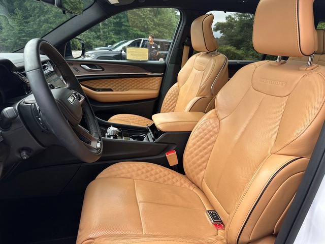 Certified 2025 Jeep Grand Cherokee L Summit w/ Advanced Protech Group IV AWD/4WD image 44