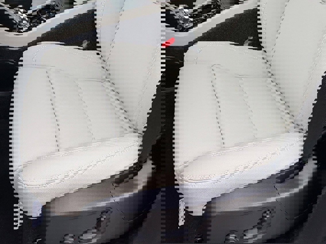 New 2026 Volvo XC40 B5 Ultra w/ Protection Package Premier image 21