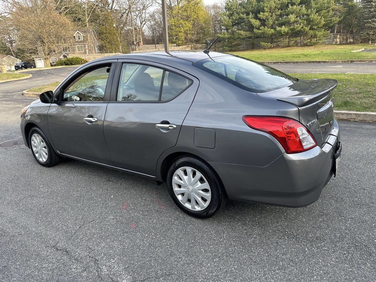 Used 2018 Nissan Versa SV image 5