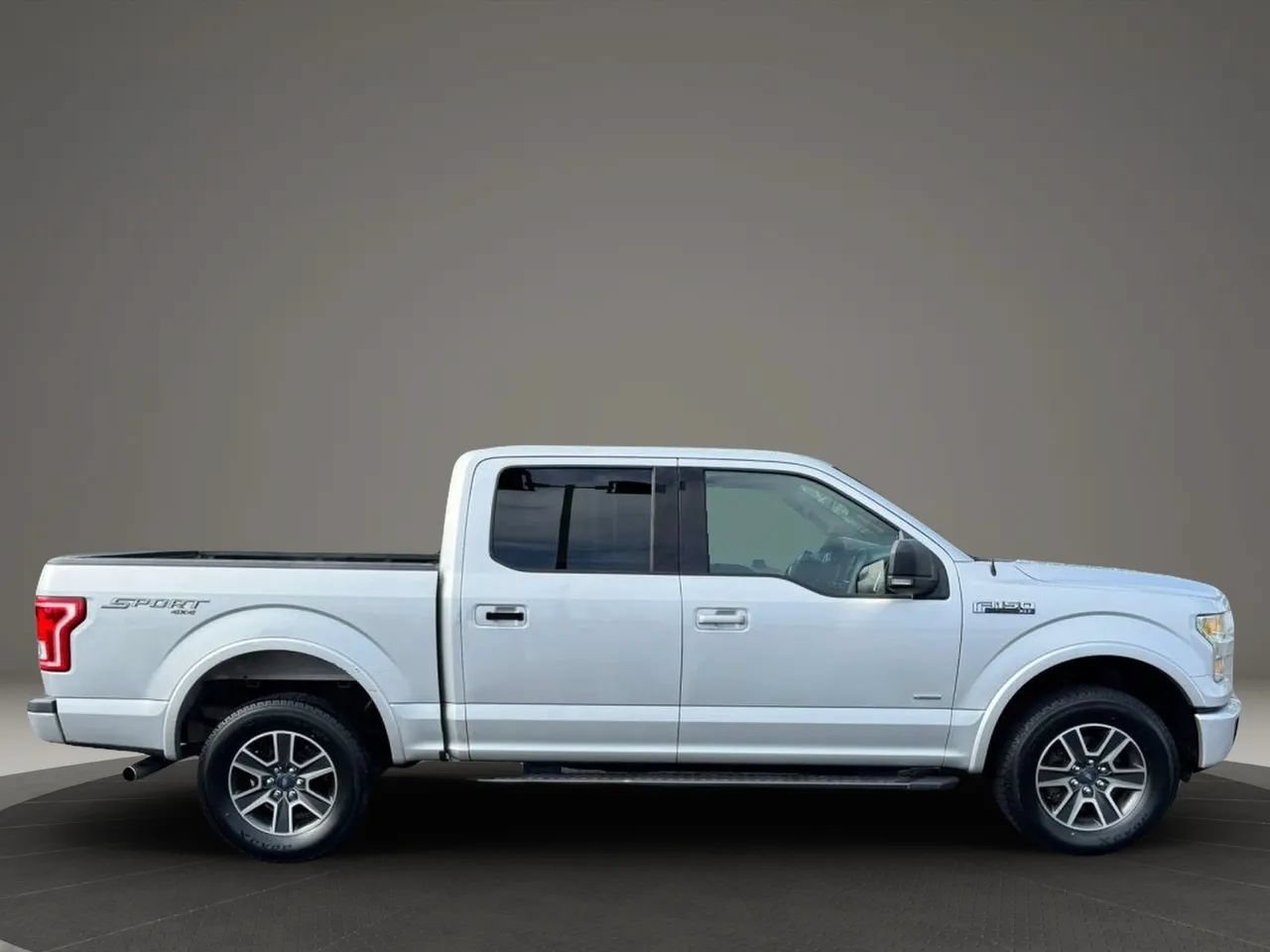 Used 2015 Ford F150 XLT w/ Equipment Group 302A Luxury AWD/4WD image 7