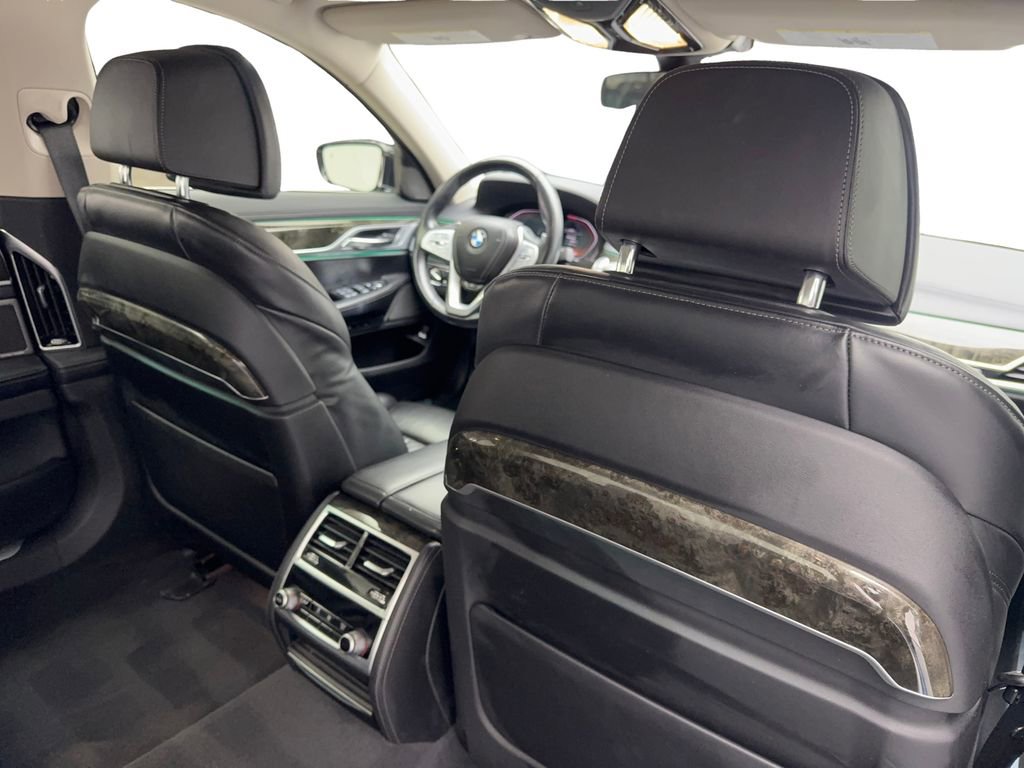 Used 2022 BMW 740i image 41